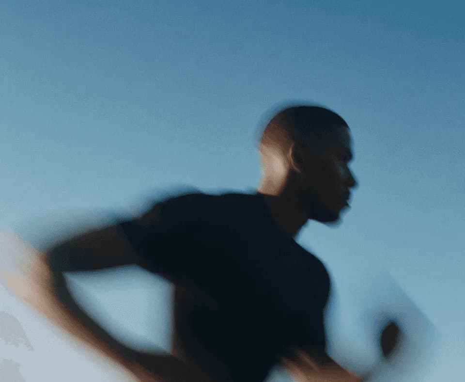 Un atleta en movimiento, capturado con la imagen barrida